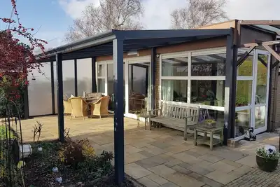 Image de La maison de vacances est située dans le petit et calme Alexander Park près du Westduinen et près de la mer (2 km) et du centre (2 km).