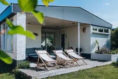 Image de This charmingly furnished holiday home is located close to the sea and dunes. Ideal for a stay with a dog.