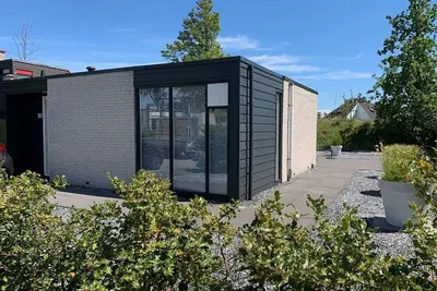 Image de Recently renovated with sauna, modern furnished, lots of comfort and nice landscaped outdoor surroundings that blend seamlessly into the natural environment.