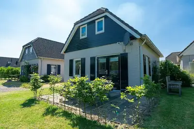 Image de This comfortable, completely renovated holiday home has all the comforts you may need near the sea.