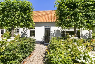 Image de Maison de vacances meublée avec goût dans le centre d'Ouddorp aan Zee