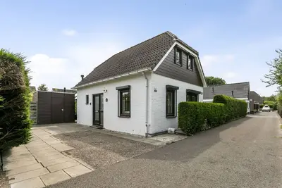 Image de This well-maintained and lovingly decorated holiday home offers all the comfort for a relaxing vacation.