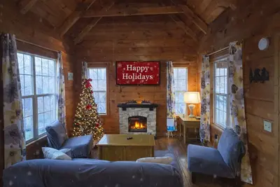 Image de Spacious Cabin w/ Hot Tub • 2br • Sleeps 4 • Near Gatlinburg
