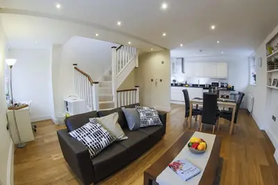Image de Finchley central - Spacious 2-3 bedroom triplex apartment