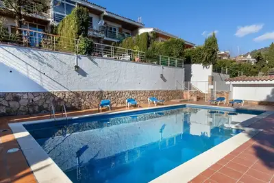Image de Magnifique maison de vacances pour 6 personnes avec piscine, Wifi, Tv, terrasse et parking