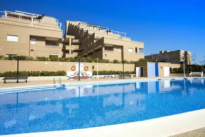 Image de Agréable appartement avec climatisation, piscine, Wifi, Tv, terrasse, animaux admis et parking