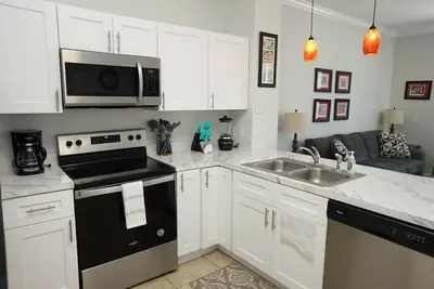 Image de Sunset View End Unit: South Facing Pool! New Mickey and Friends Themed Room!