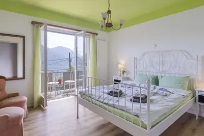 Image de Joli appartement pour 8 personnes avec Wifi, patio, animaux admis, vue panoramique et parking