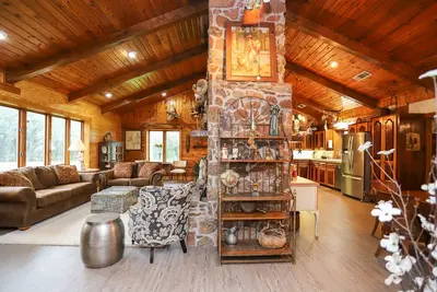 Image de Private home with pool minutes from downtown La Grange and Antique Shopping