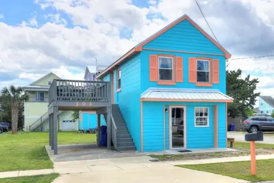 Image de 🐟 Turquoise Tunny: Cozy Pet-Friendly Home 2. 5 Blocks from Beach 🐟