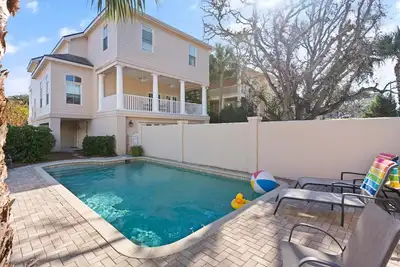 Image de Magnificent Ocean Views, Private Heated Pool, Billards on East Beach!