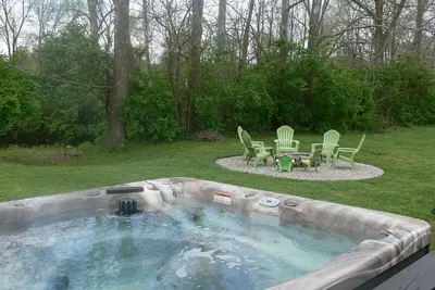 Image de Red Fox Hollow - Hocking Hills, Clear Creek, Hot Tub, Fire Pit and Swing