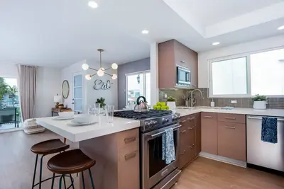 Image de Swanky Seaside Mid Mod Beach House! 4 Bed + 2 Bath  Sleeps 8