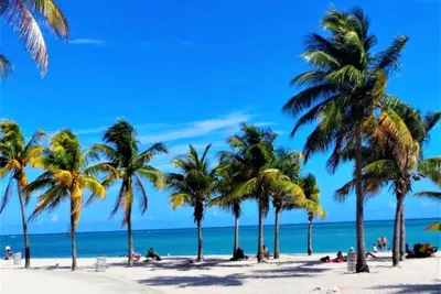 Image de Close to the Beach spacious One Bedroom with Pool