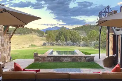 Image de Sky Door Ranch: 35 acres, 8, 278 square feet, small infinity pool, and views!