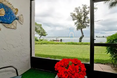 Image de Stunning Bay Views! Come visit Paradise today! Call today for availability!