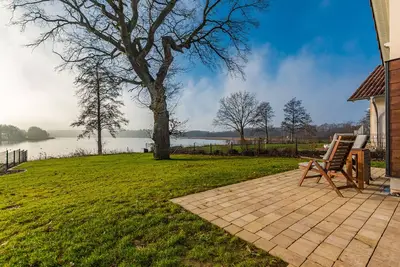 Image de 5-star vacation home directly on the lake with sauna-fireplace-103m² for 4 persons