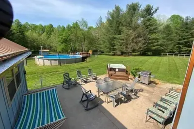 Image de Domaine boisé de 25 acres avec piscine