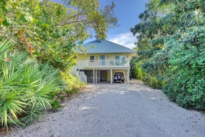 Image de Dream home with incredible outdoor space. Walk to beach & restaurants!