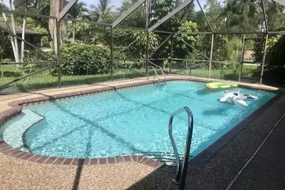 Escape the cold weather, enjoy the pool, blue skies, & sunny beaches sleeps 10