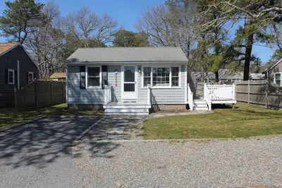 Image de Charming cottage just a short walk to the beach!