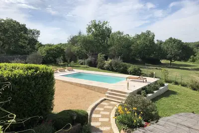 Image de Mas de charme au pied du mont Bouquet proche d’Uzès dans un écrin de verdure