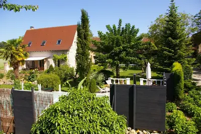 Image de Maison avec piscine privée et tres beau jardin