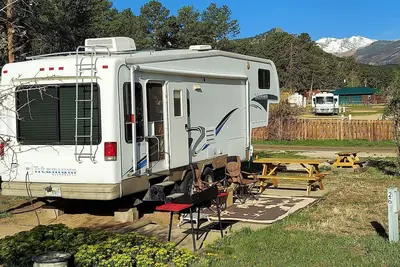 Image de Glamping near Rocky Mountain National Park\nDogs, Cool Nights, and S'mores! \n