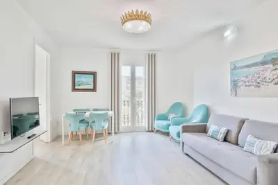 Image de Large 4br bright with balconies