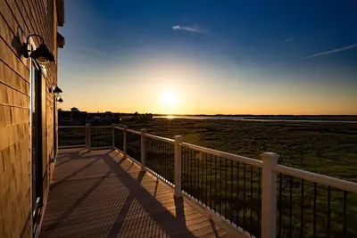 Image de Artist's Perch: Expansive Marsh and Ocean Views, Luxury Home, Two Decks