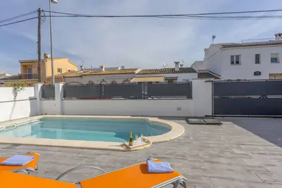Image de Magnifique maison de vacances privée avec Wifi, piscine privée, climatisation, Tv, patio, parking