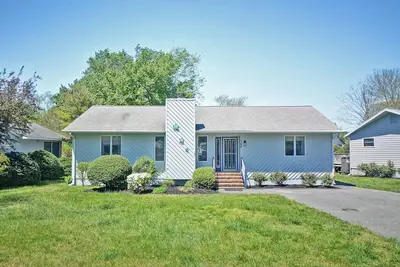 Image de Beautifully Remodeled 3 bed 2 bath House! Wifi Available, Pool, Fitness Center, Trolley, Beach Town!