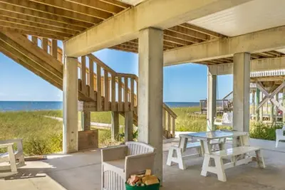 Image de Seven bedroom family home on gulf to bay lot