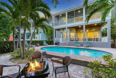 Image de Siesta Soul | Multilevel Home Located in Siesta Key Village w/ Private Pool, Fire Pit, Walk to Beach