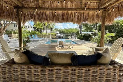 Image de 7 Bedroom with Dockage, Pool, Firepit, Paddle Boards & Kayaks