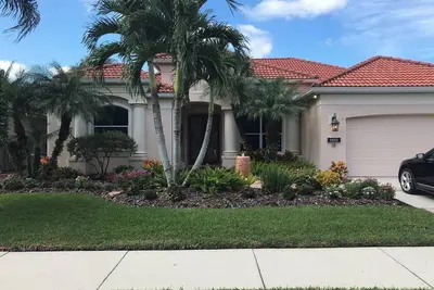 Image de Beautiful 3br home tucked away on the Golf Course with private pool