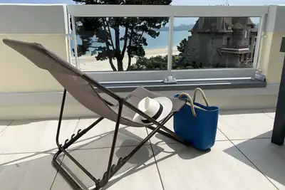 Image de Dans une résidence au calme, appartement décoré avec goût avec vue mer
