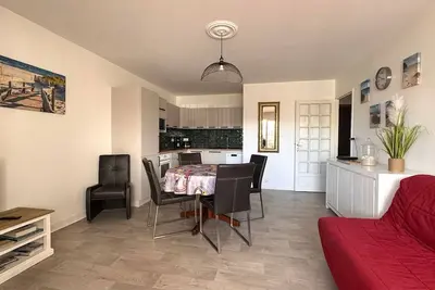 Image de Agréable appartement rénové avecWifi, classé 3*, en plein centre de Saint Cast dans un. . .