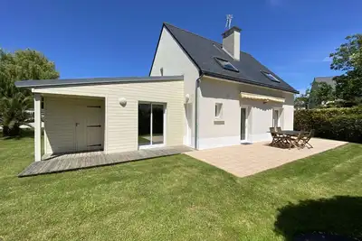 Image de Jolie maison décorée avec goût à 400 m de la grande plage de Saint Cast offrant 4 chambres. . .