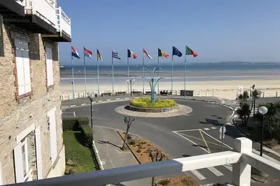 Image de Agréable appartement face à la grande plage en plein centre de Saint Cast