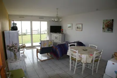Image de A 20 m de la grande plage de Saint Cast, appartement T3 au rez-de-chaussée face à la mer pour 6. . .
