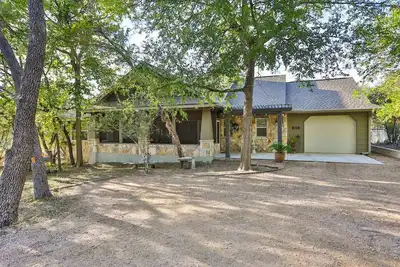 Image de Secluded cottage close to town with firepit