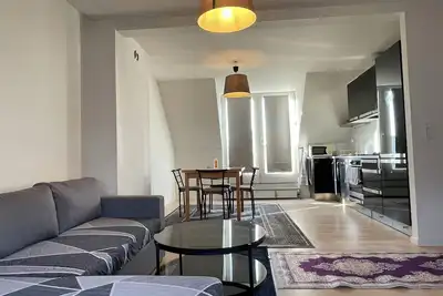 Image de Metro Apartment with dual balcony closed to public Transport and shopping.