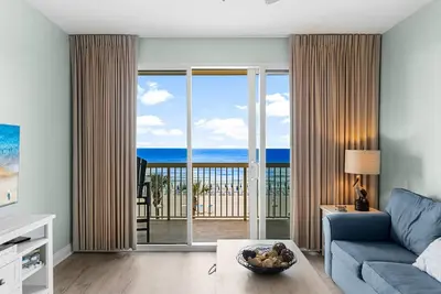 Image de Beautiful Beachfront! 2\/2 Beds & Bath! Comforts Of Home!