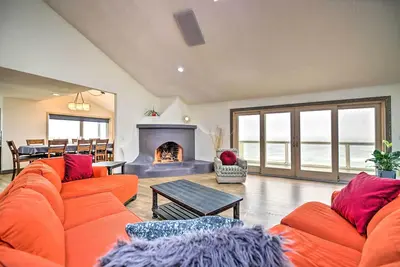 Image de Luxurious Newport Estate w\/ Spa & Lighthouse Views