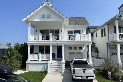 Image de Custom Single Family home with Expansive Bayfront views!