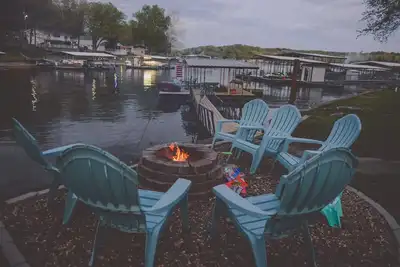 Image de Beautiful Lakeside Home with Amazing Water Views and Own Private Dock!