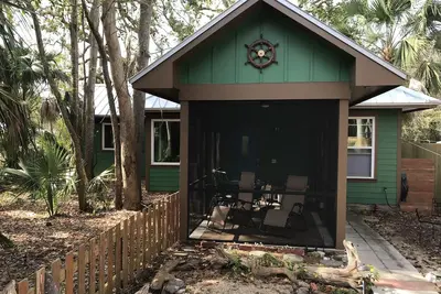 Image de Unique House in wooded lot. This is a Wow! Nothing like it!