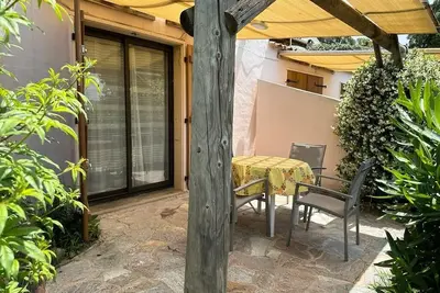 Image de Beau duplex vue mer à 450 m. plage de Santa Giulia, terrasse avec Bbq