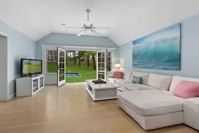 Image de Amagansett Charmer Home, walking distance to beaches and village! 4br 4ba.